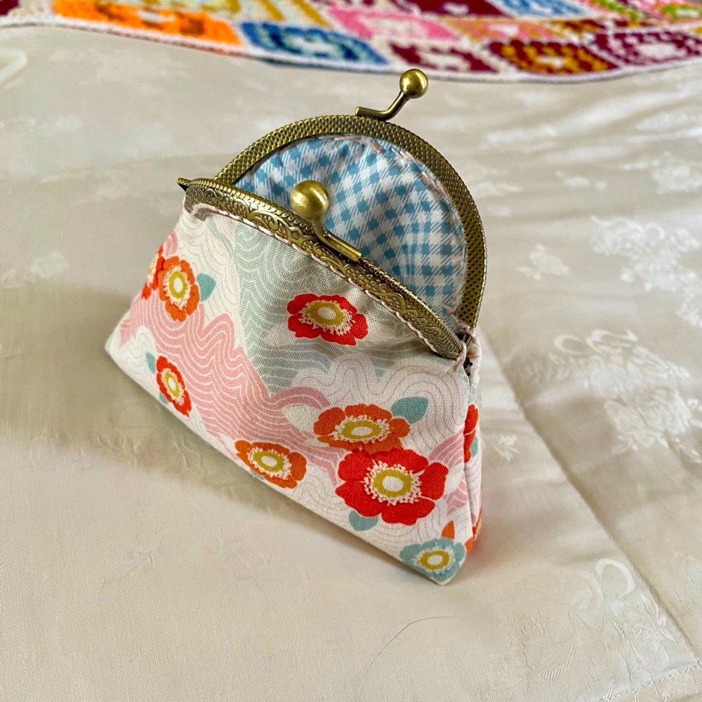 Handmade KISS Clasp Coin/Card Purse